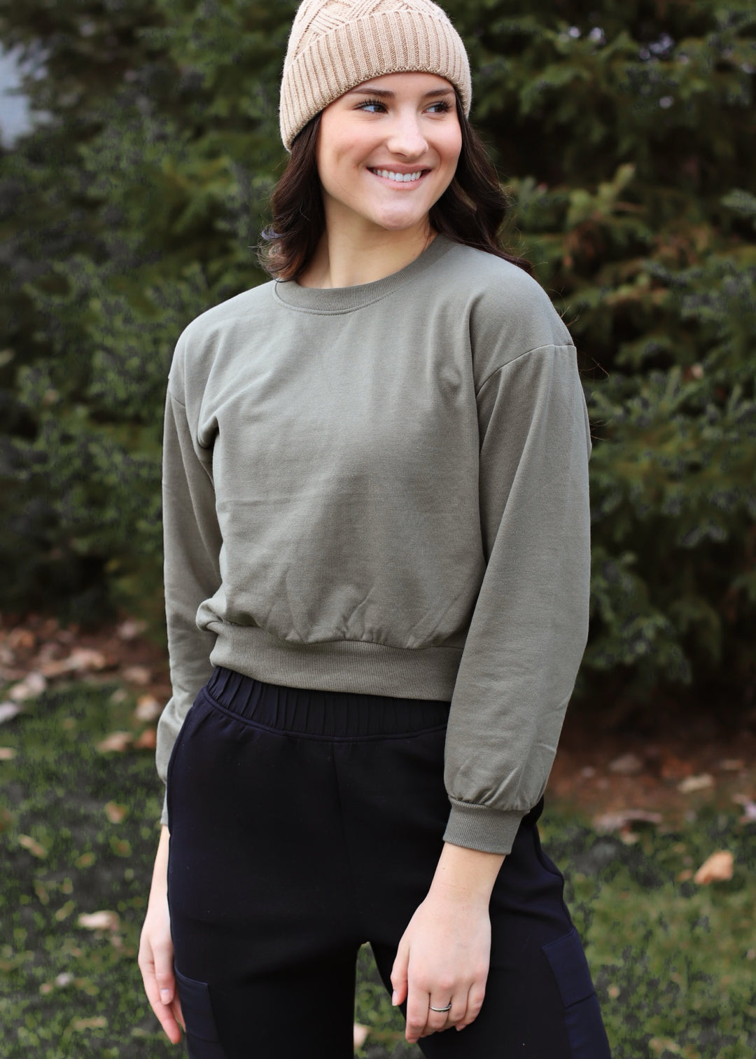 Pax Crop Sweatshirt in Olive