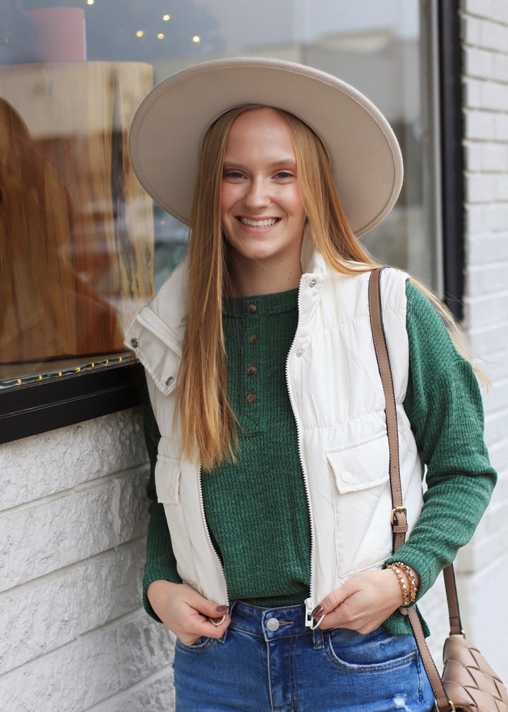 Ryn Cropped Cargo Puffer Vest in Cream