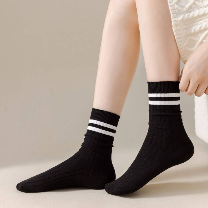 VERTICAL STRIPED COLLEGE STYLE MID-TUBE SOCKS