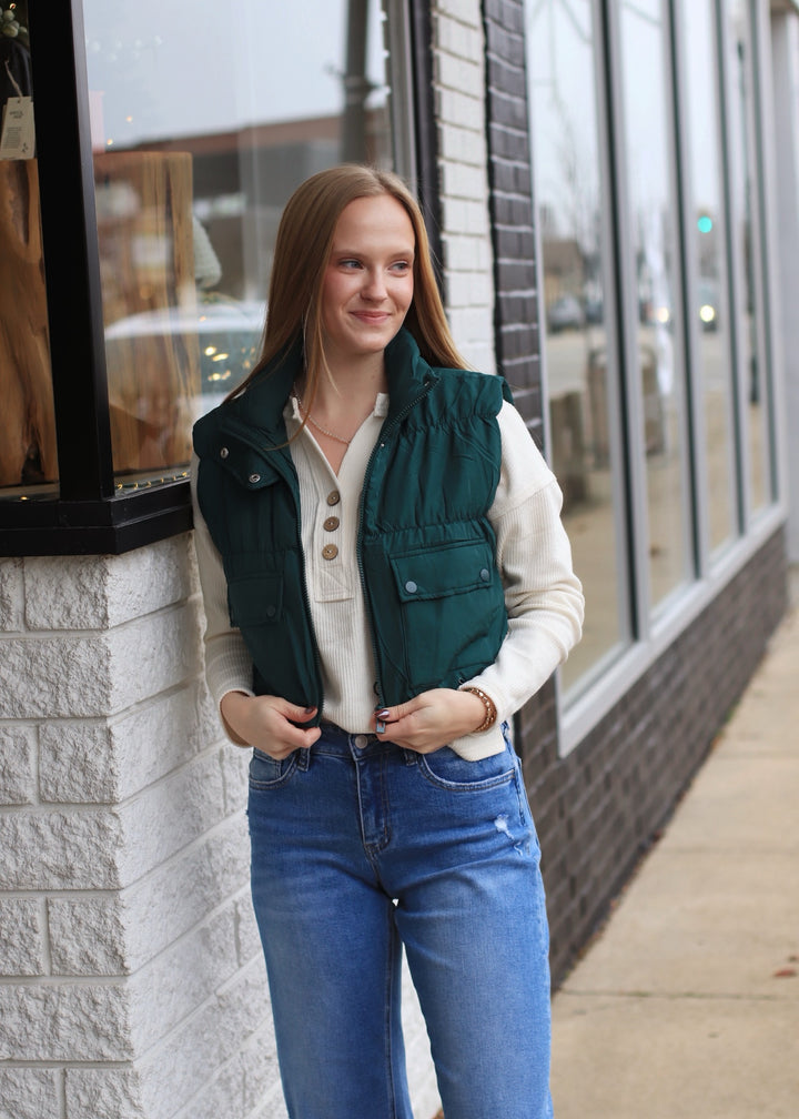 Ryn Cropped Cargo Puffer Vest in Hunter Green