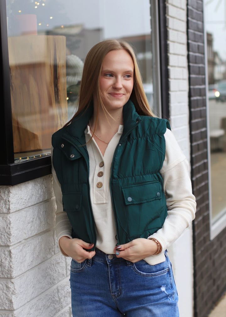 Ryn Cropped Cargo Puffer Vest in Hunter Green