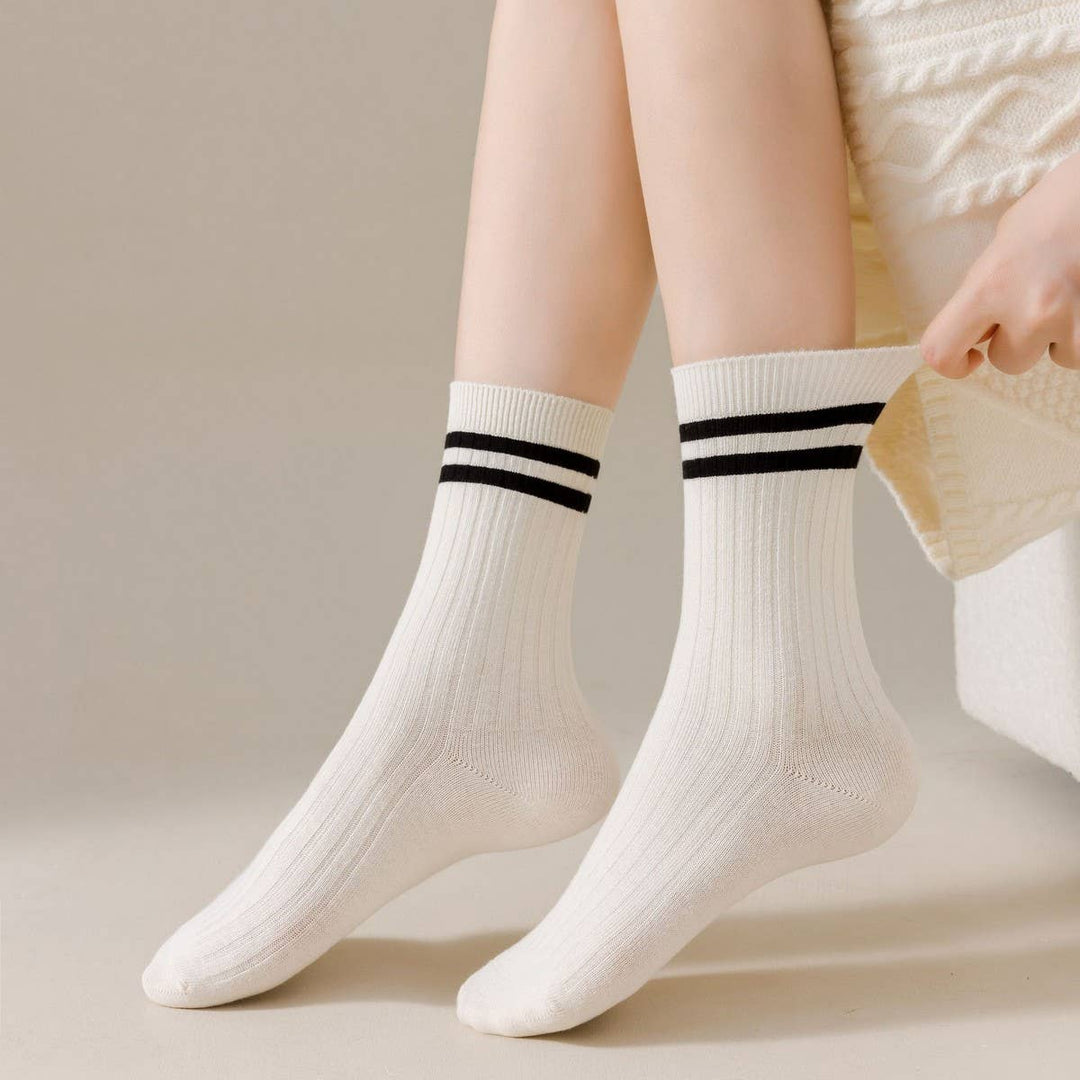 VERTICAL STRIPED COLLEGE STYLE MID-TUBE SOCKS