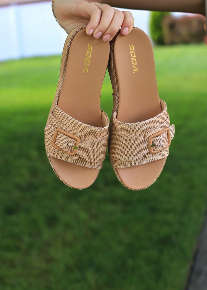 CLEARANCE FINAL SALE Raffia Platform Slides