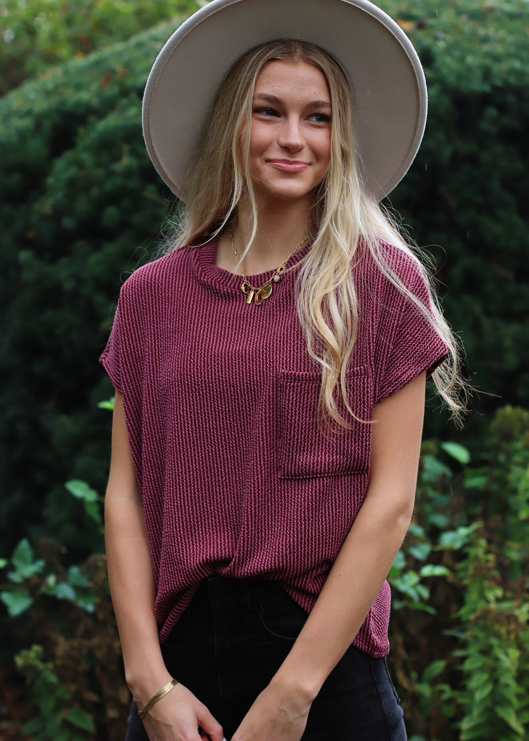 Ellie Solid Ribbed Top in Wine