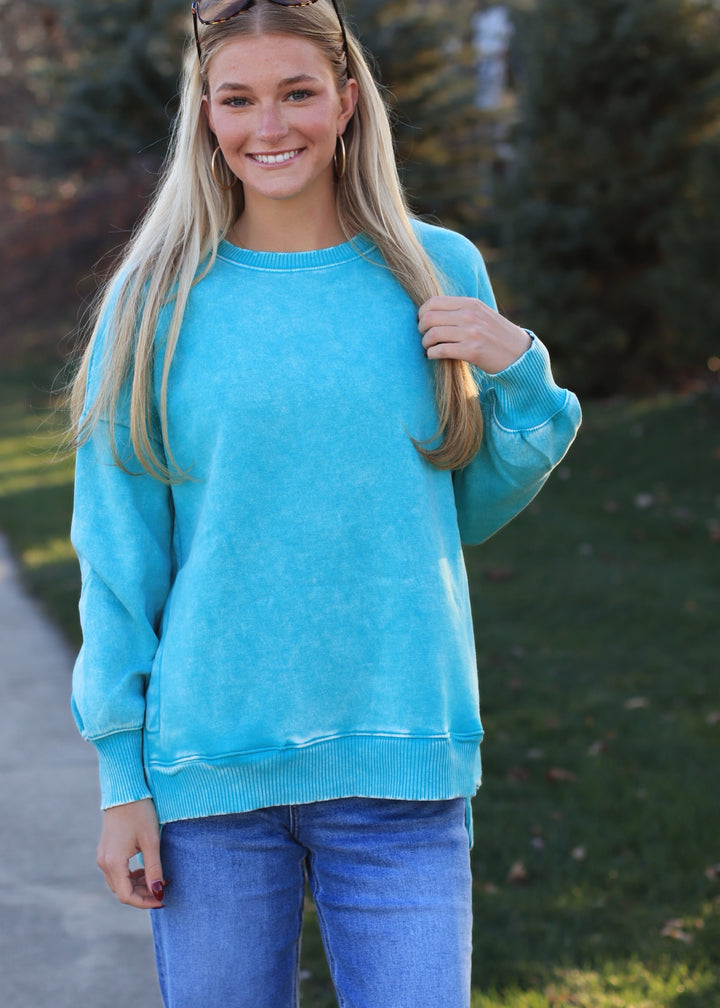 Acid Wash Fleece Hi-Low Pullover in Turquoise